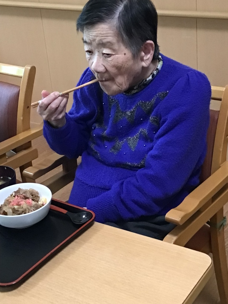 ケアレジデンス東山1号館　お昼に牛丼を召し上がりました。