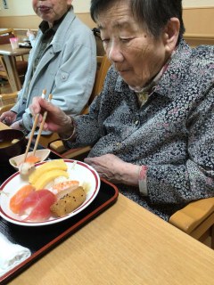 ケアレジデンス東山1号館　食欲の秋です(^^♪）