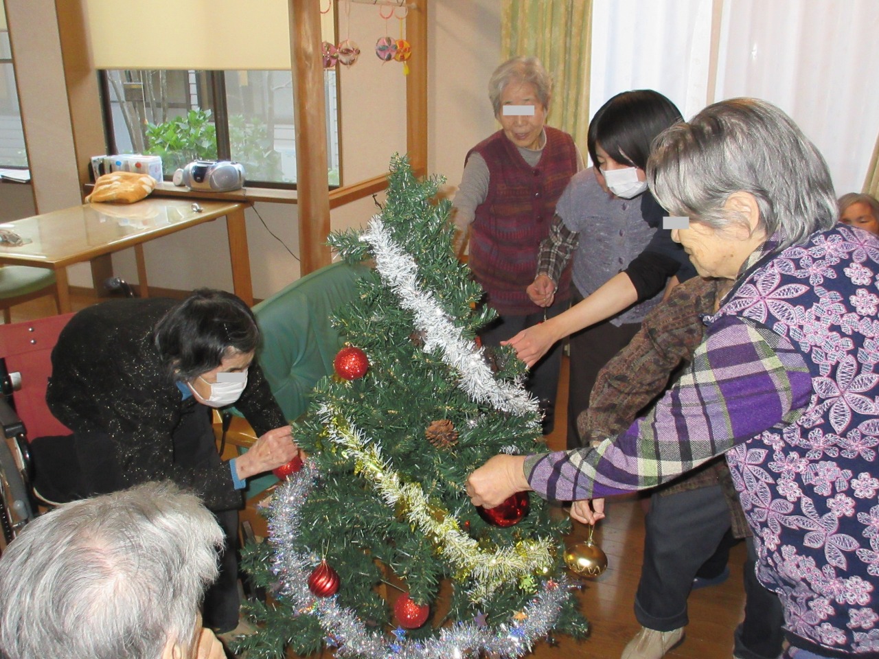 みんなで飾ろう！泉館のクリスマスツリー◎花みずき泉館◎