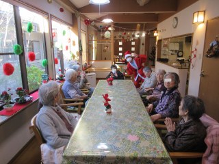 サンタさんと一緒に大盛り上がり！泉館のクリスマスパーティー◎花みずき泉館◎